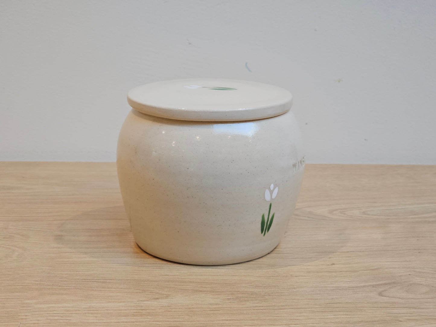 Animal urn featuring white flower