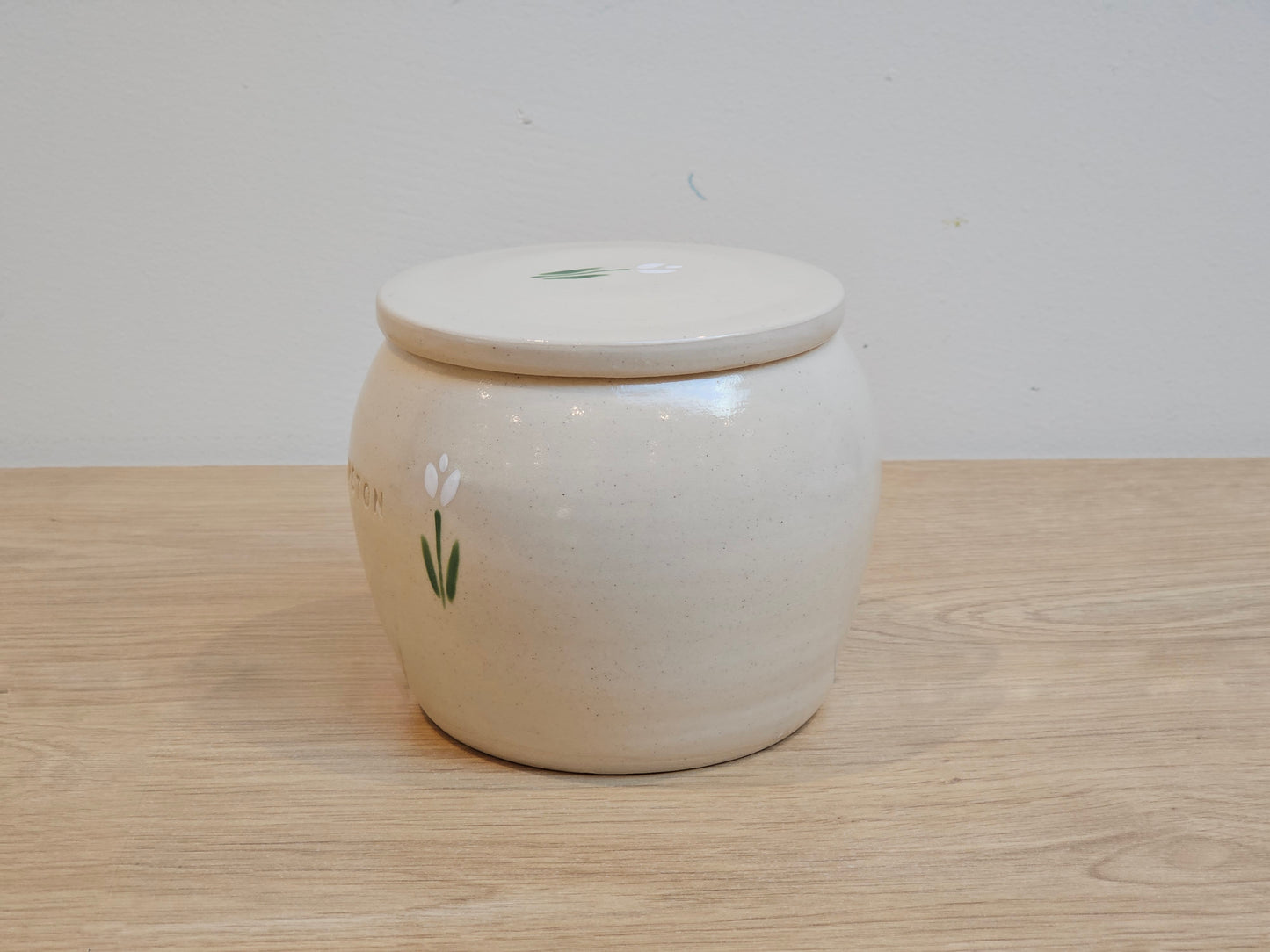 Side view of Ceramic Pet Urn featuring a white tulip on side and lid