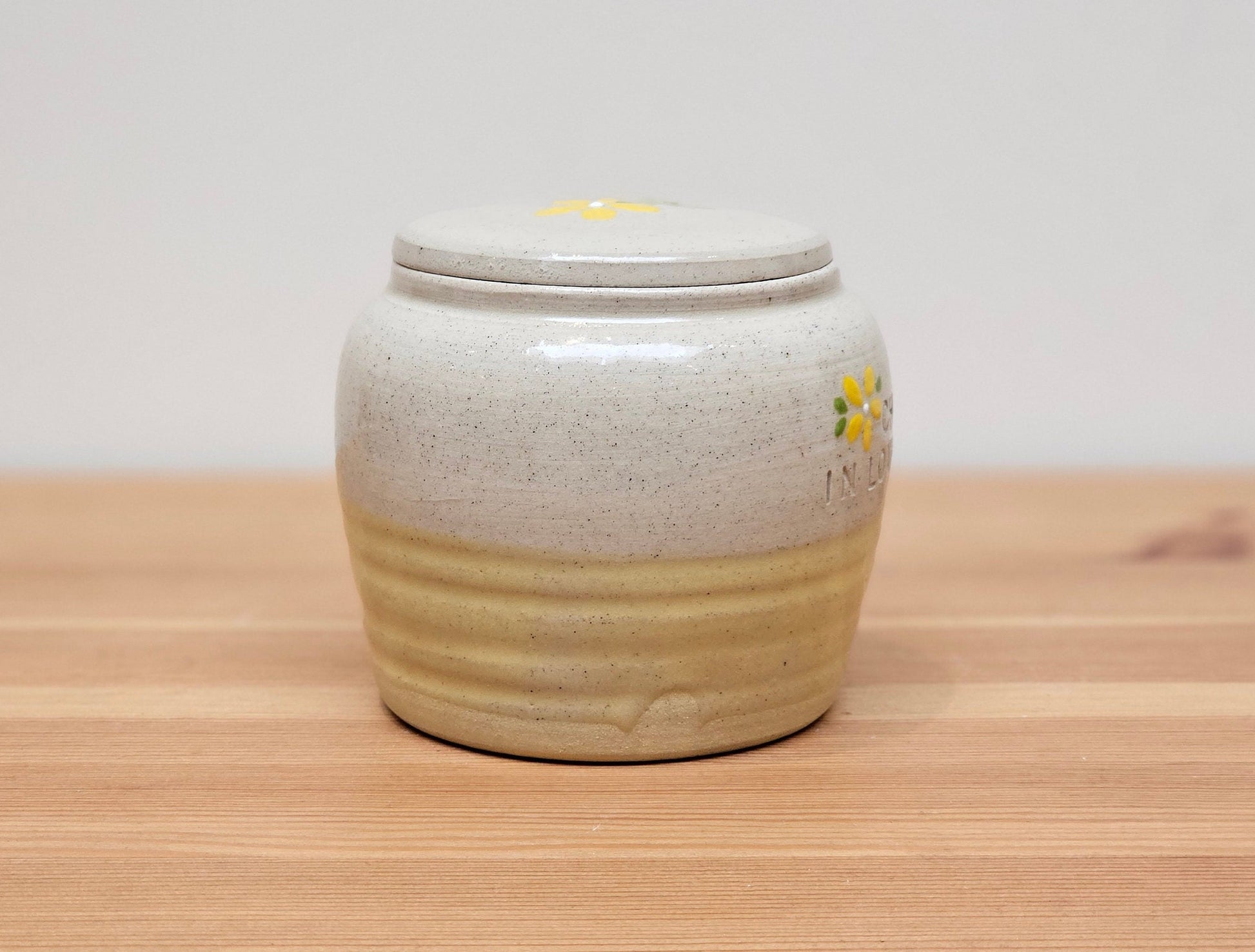 Beautiful handmade ceramic pet urn with a hand-painted yellow flower motif. This artisan pottery urn is a unique and elegant way to honour your beloved pet’s memory. Designed for dog or cat ashes, it features a smooth glazed finish and a secure lid for safe storage. A thoughtful pet memorial keepsake, perfect for those looking for a decorative and handcrafted pet cremation urn.